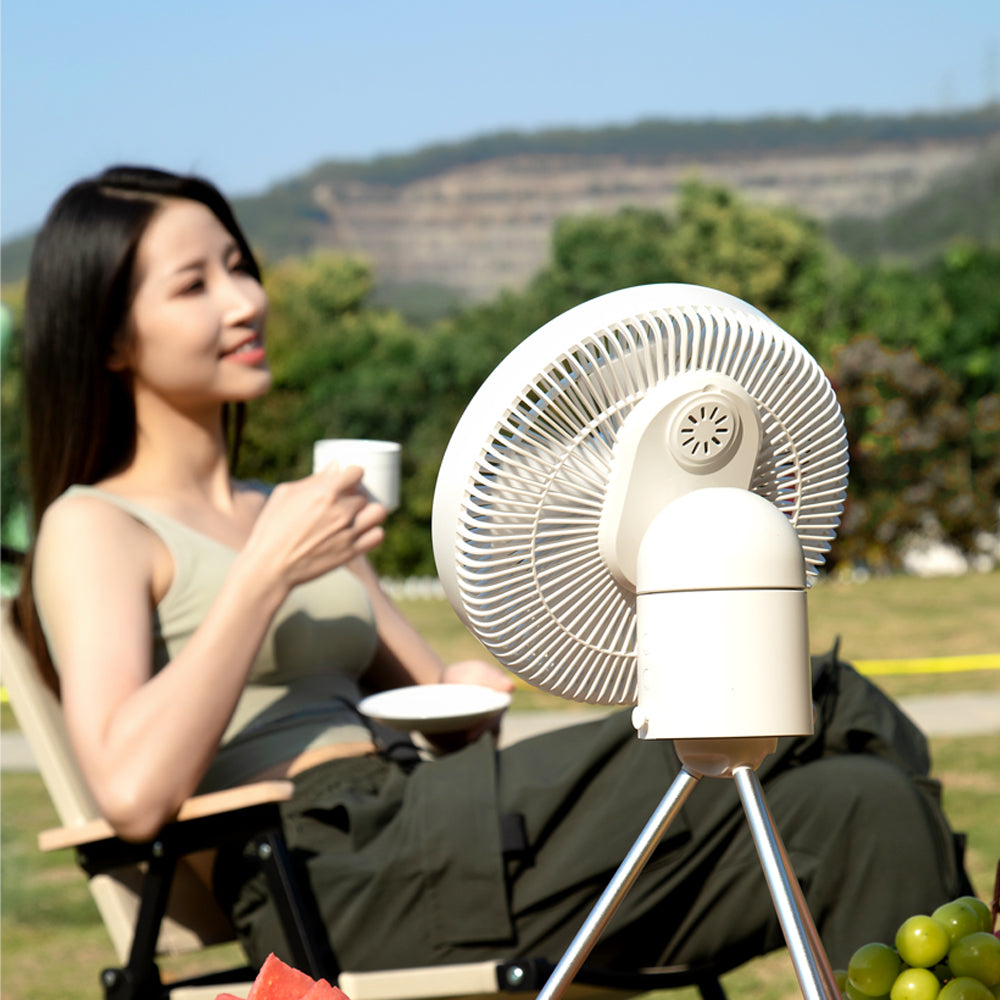 Oriday 삼각대 캠핑 선풍기|조용하고 충전 가능한 스탠드형 선풍기 – 리모컨과 LED 조명 포함 – 텐트나 가정용 휴대형