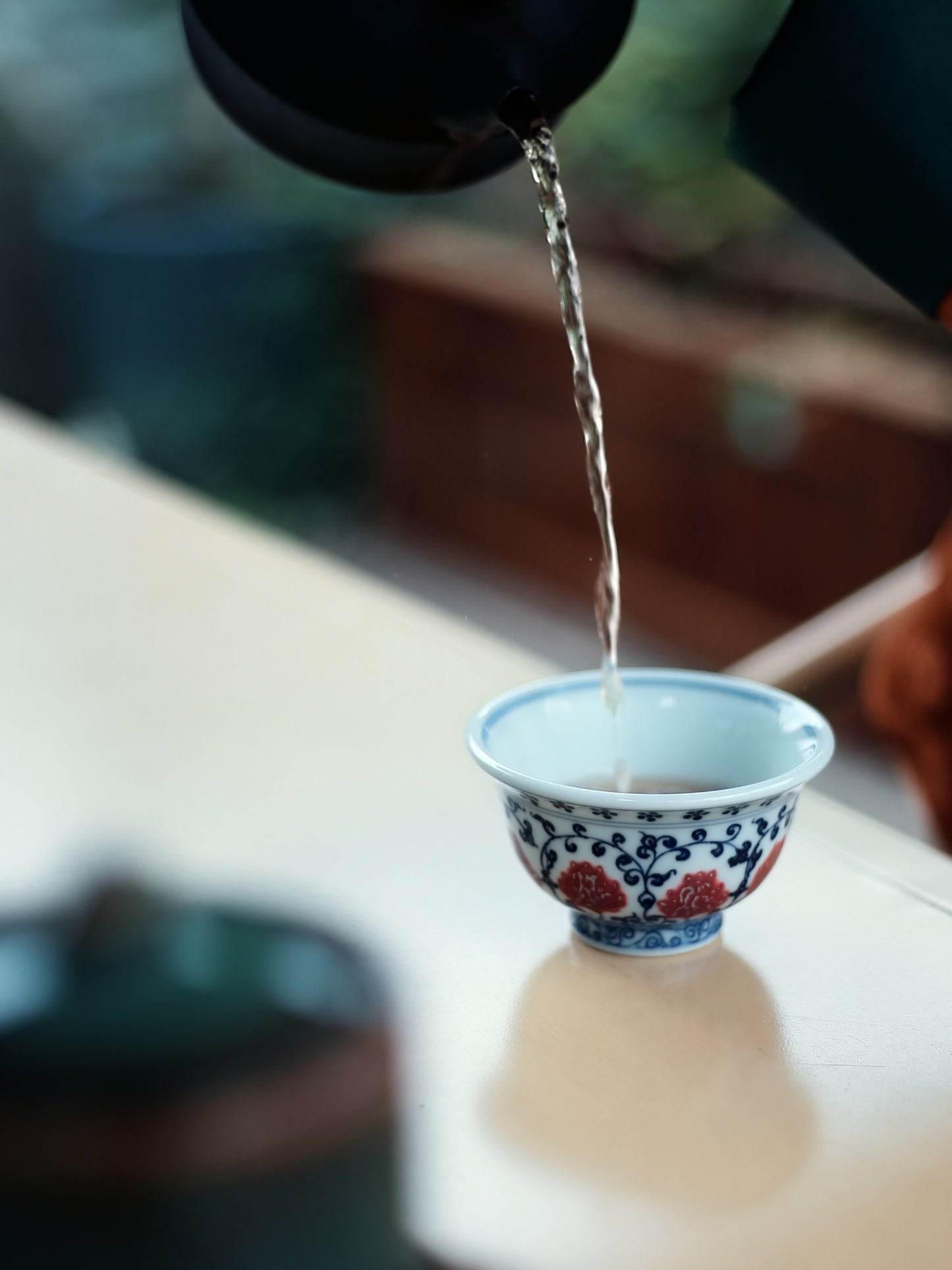 Oriday Imitation Ming Blue-and-White Underglaze Red Tea Set Entwined Lotus Host Cup with Weighted Base + Teapot Set