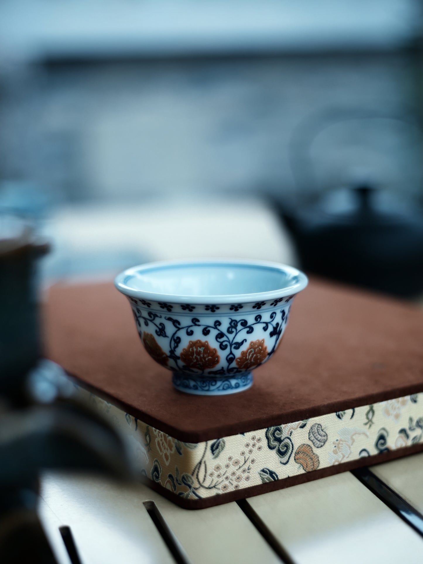 Oriday Imitation Ming Blue-and-White Underglaze Red Tea Set Entwined Lotus Host Cup with Weighted Base + Teapot Set