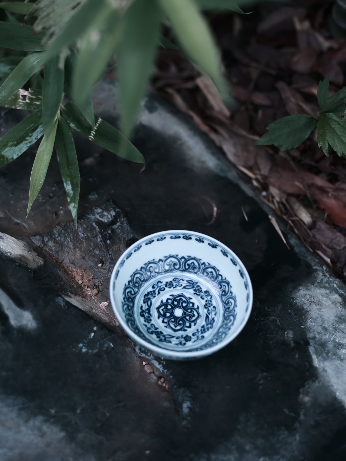 Oriday 純手繪青花寶相紋普洱杯｜復古陶瓷臥足主人杯｜送禮自用茶杯推薦