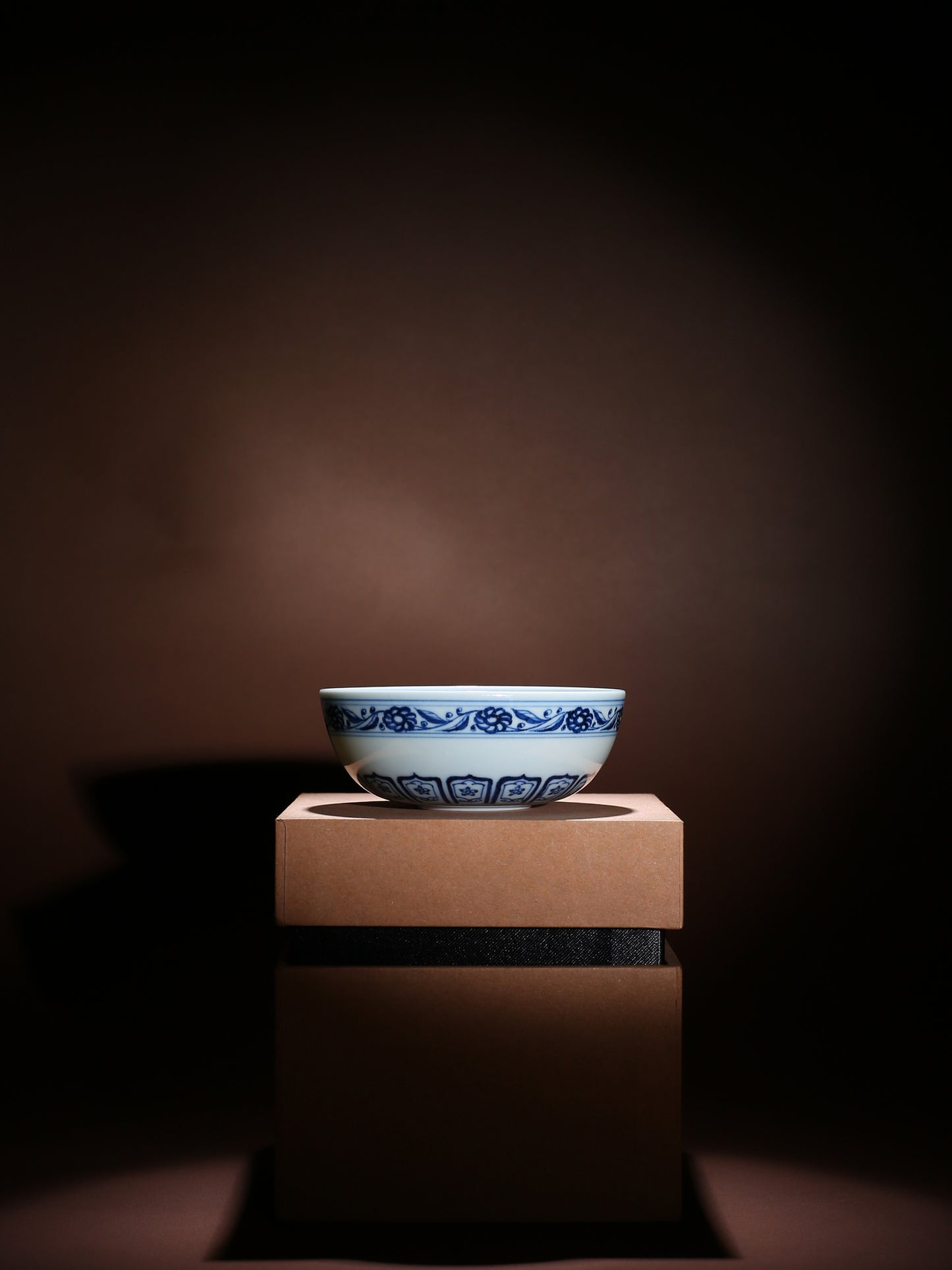Oriday 純手繪青花寶相紋普洱杯｜復古陶瓷臥足主人杯｜送禮自用茶杯推薦